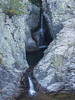 90 Cascade et piscine.JPG