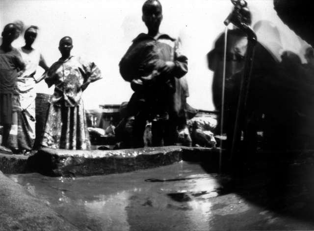 tanzanie_enfants_robinet copie.jpg.jpg